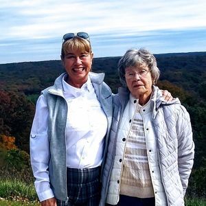 Meet your Posher, Cynthia